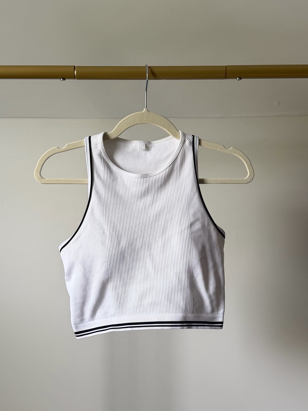 Wilson White Ribbed Cropped Tank with Black Trim All The Time Brami Sz M